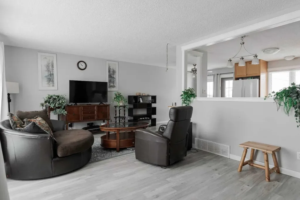 113 Deep Road Fort Mcmurray AB T9K 1B7