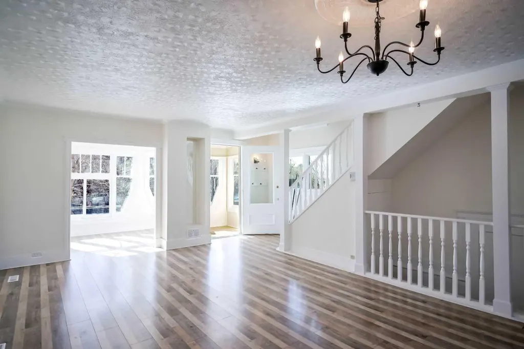434 Memorial Drive NW Calgary AB T2N 3C3