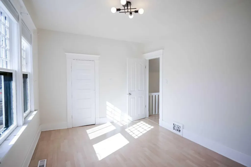 434 Memorial Drive NW Calgary AB T2N 3C3