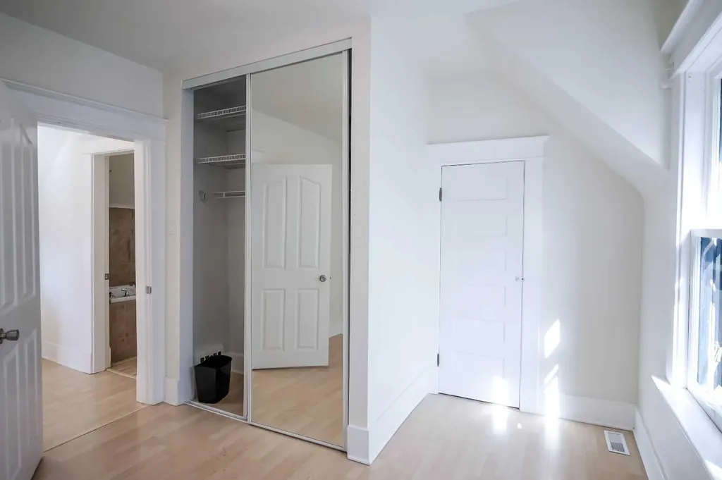 434 Memorial Drive NW Calgary AB T2N 3C3