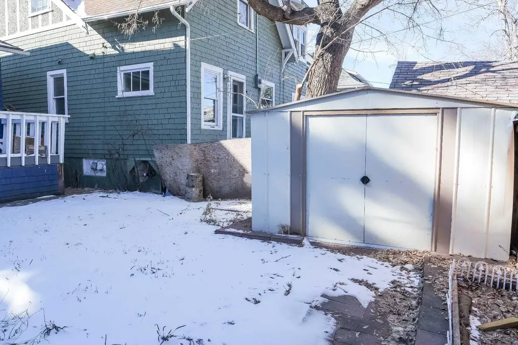 434 Memorial Drive NW Calgary AB T2N 3C3