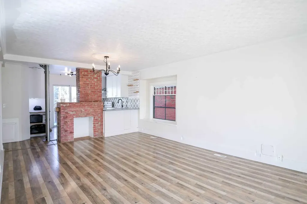 434 Memorial Drive NW Calgary AB T2N 3C3