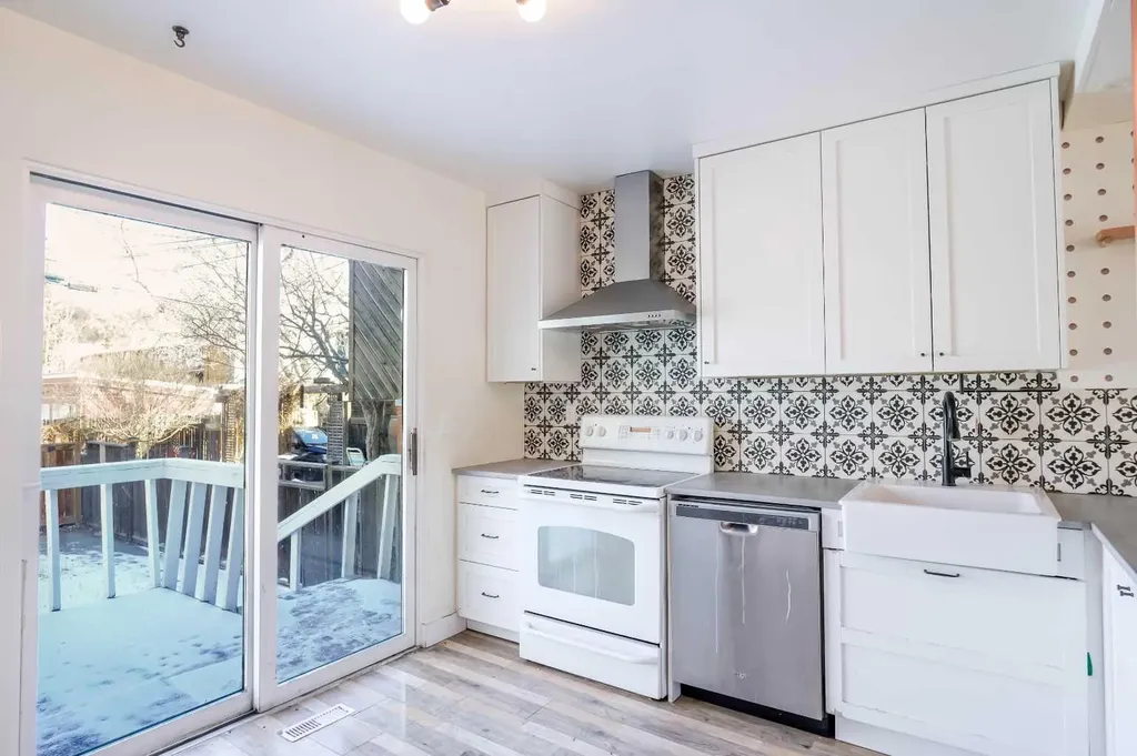 434 Memorial Drive NW Calgary AB T2N 3C3