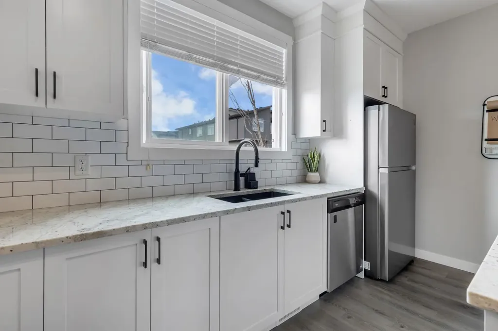 11 Sage Bluff Gate NW Calgary AB T3R 1T5
