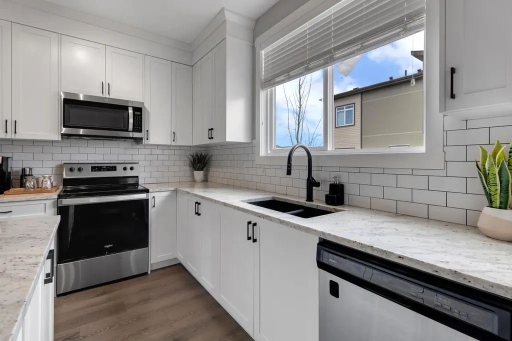 11 Sage Bluff Gate NW Calgary AB T3R 1T5