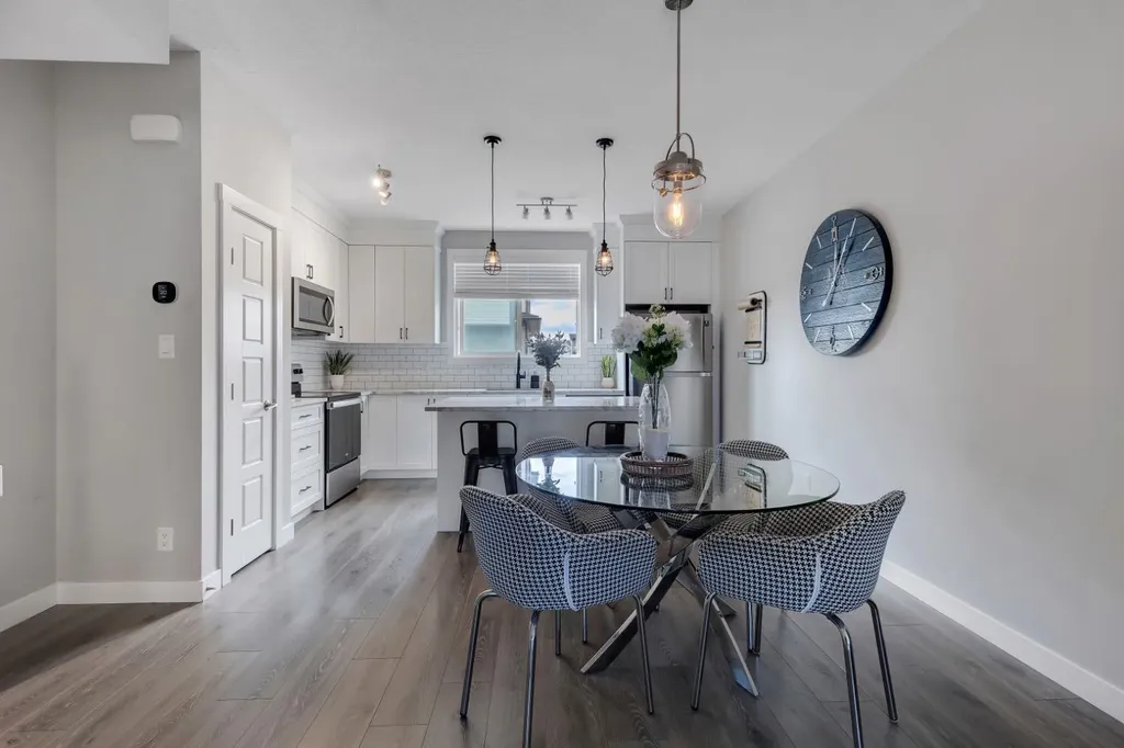 11 Sage Bluff Gate NW Calgary AB T3R 1T5