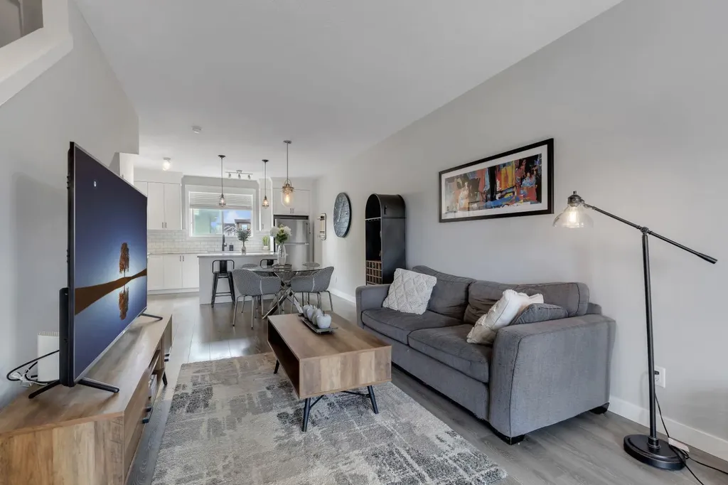 11 Sage Bluff Gate NW Calgary AB T3R 1T5