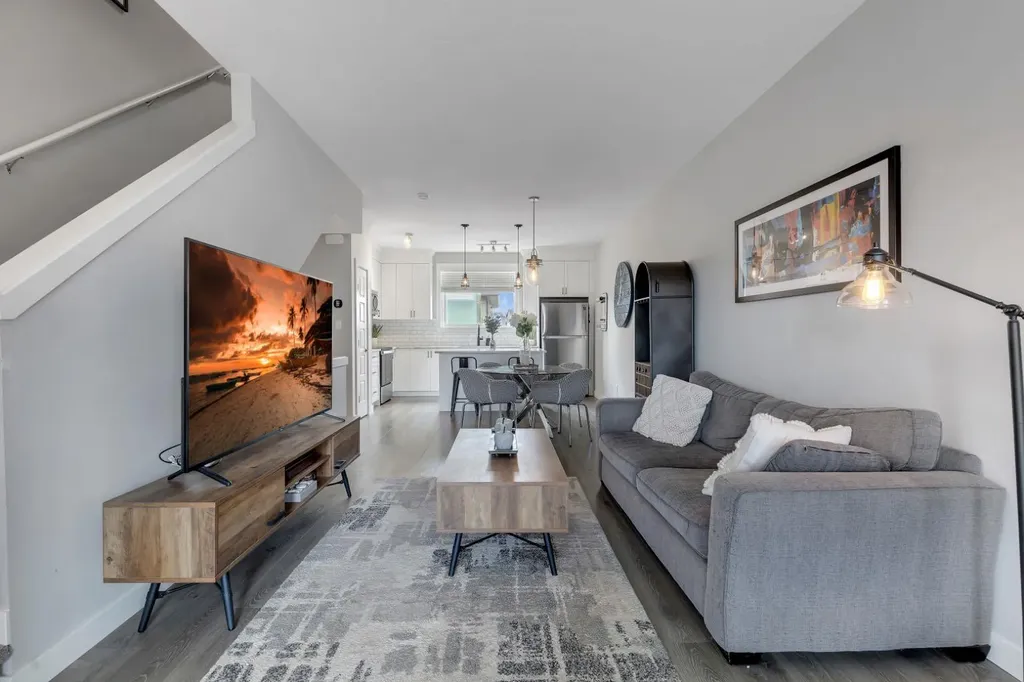 11 Sage Bluff Gate NW Calgary AB T3R 1T5