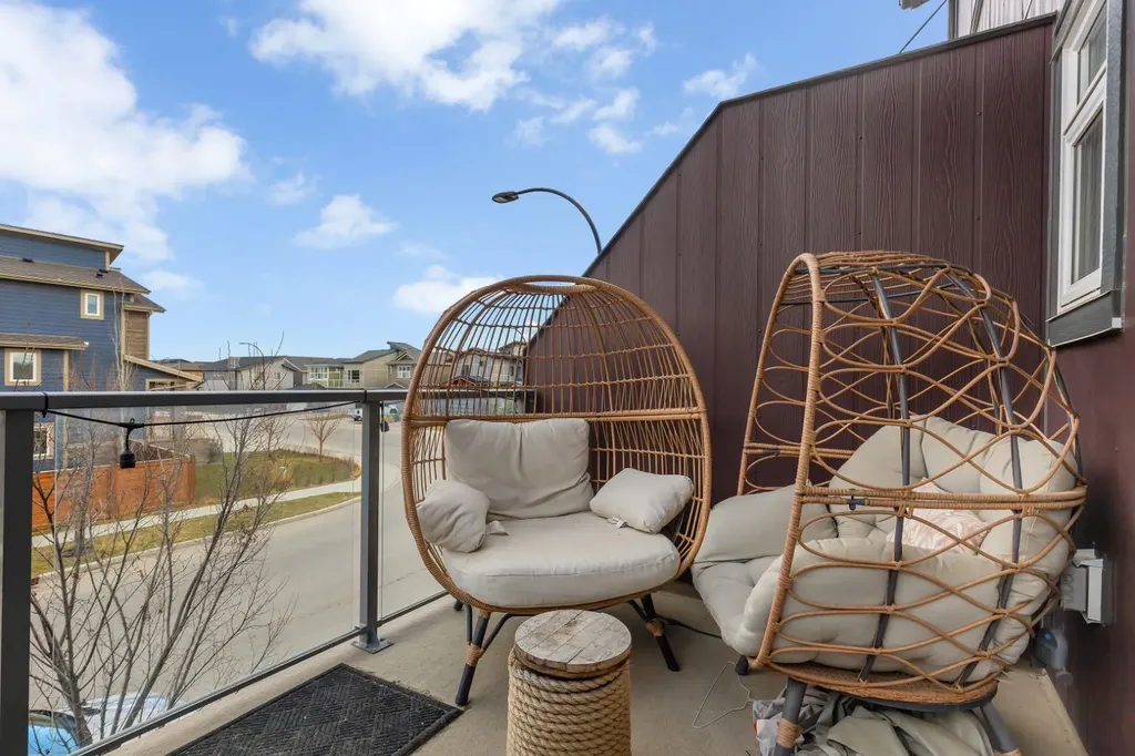 11 Sage Bluff Gate NW Calgary AB T3R 1T5