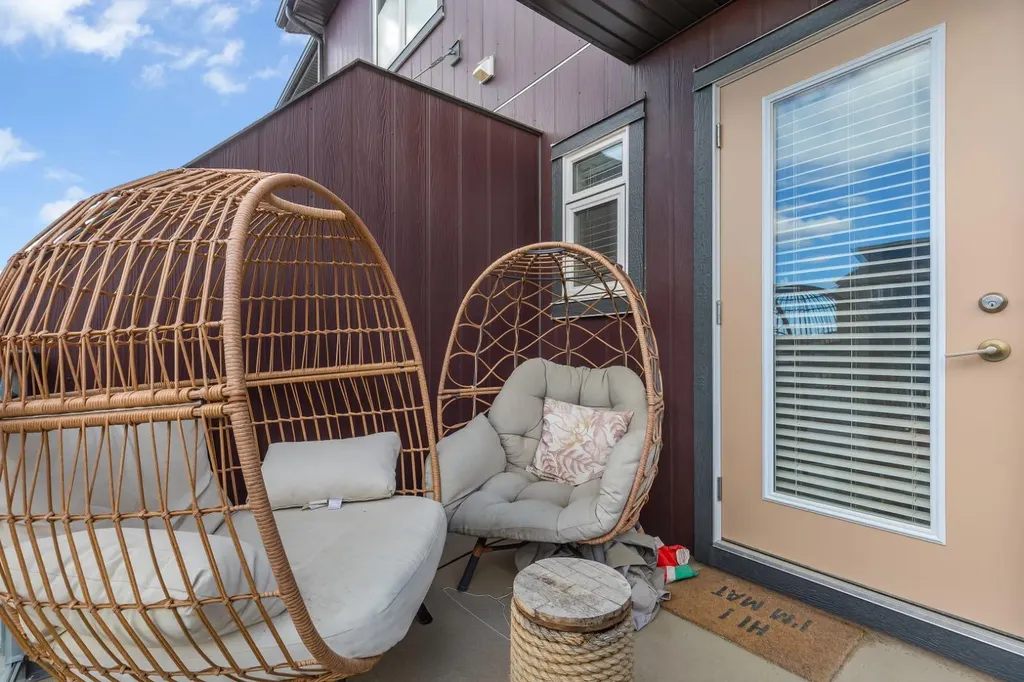 11 Sage Bluff Gate NW Calgary AB T3R 1T5