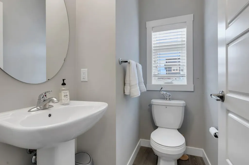 11 Sage Bluff Gate NW Calgary AB T3R 1T5