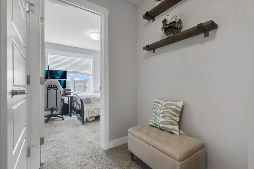11 Sage Bluff Gate NW Calgary AB T3R 1T5