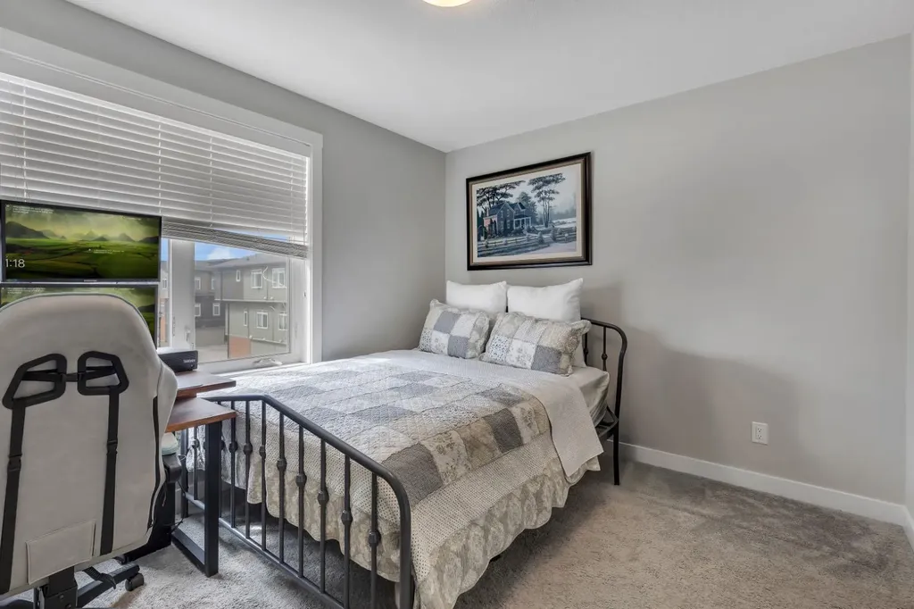 11 Sage Bluff Gate NW Calgary AB T3R 1T5