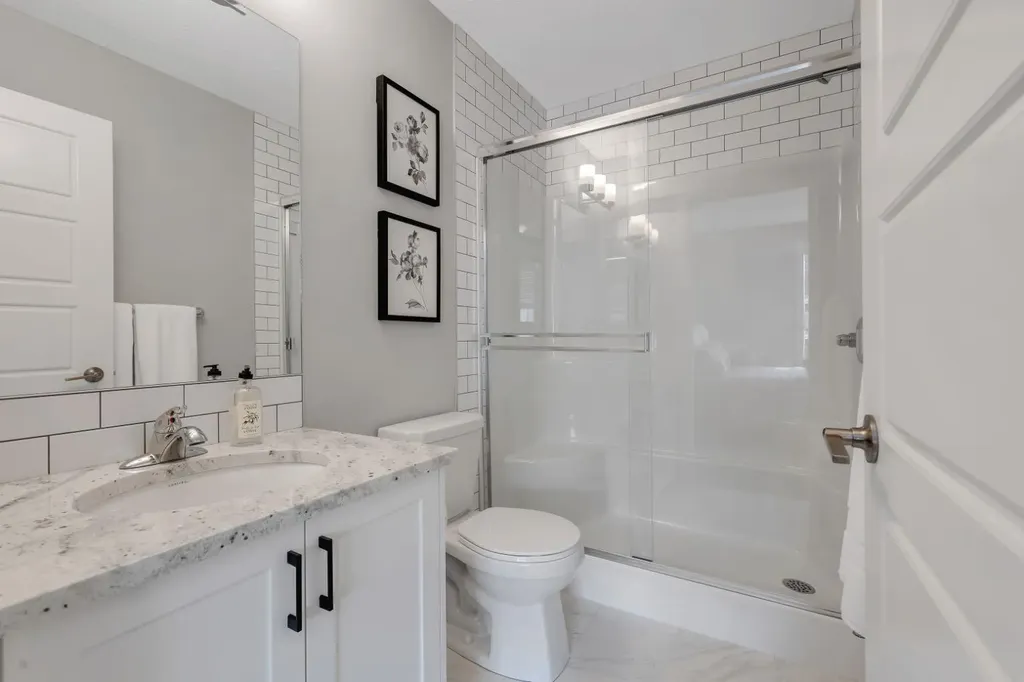 11 Sage Bluff Gate NW Calgary AB T3R 1T5