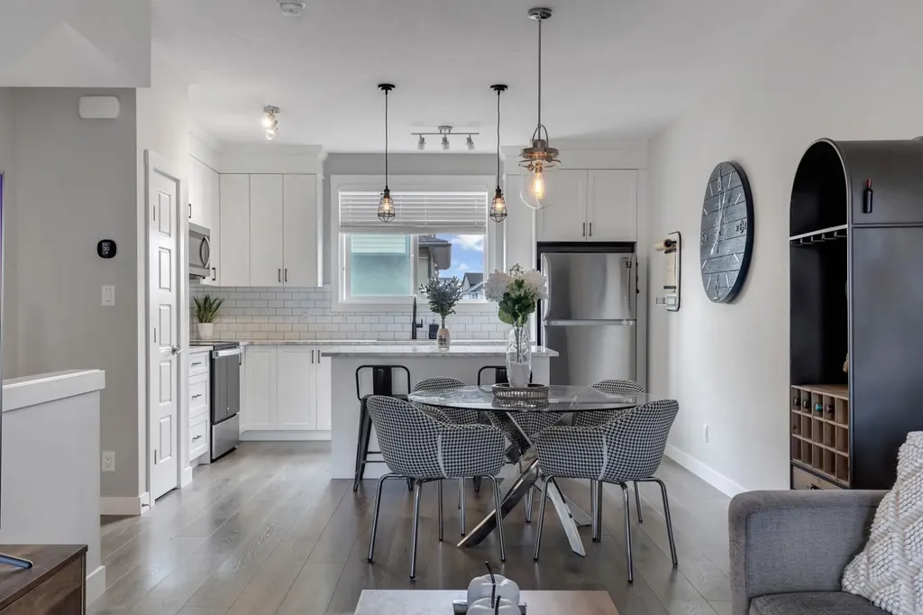 11 Sage Bluff Gate NW Calgary AB T3R 1T5