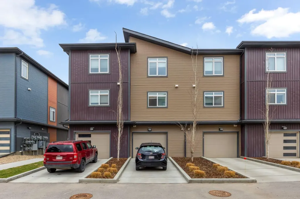 11 Sage Bluff Gate NW Calgary AB T3R 1T5