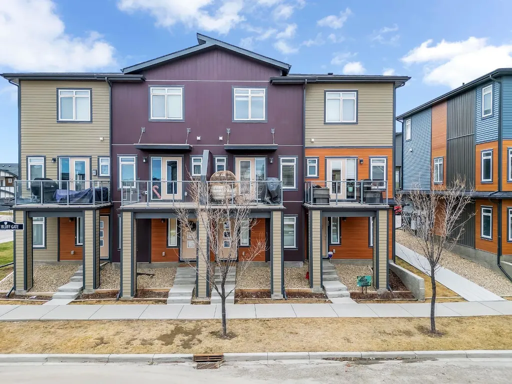 11 Sage Bluff Gate NW Calgary AB T3R 1T5