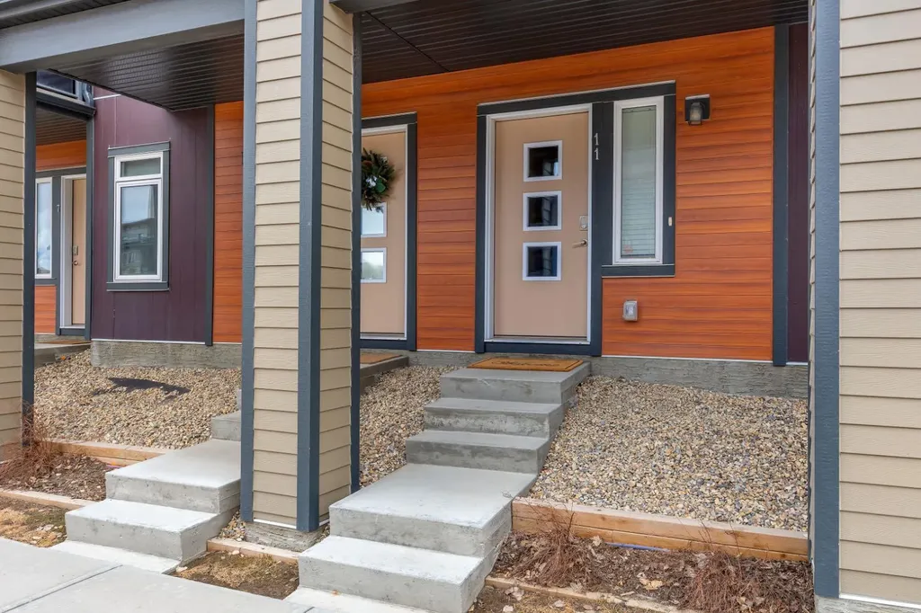 11 Sage Bluff Gate NW Calgary AB T3R 1T5