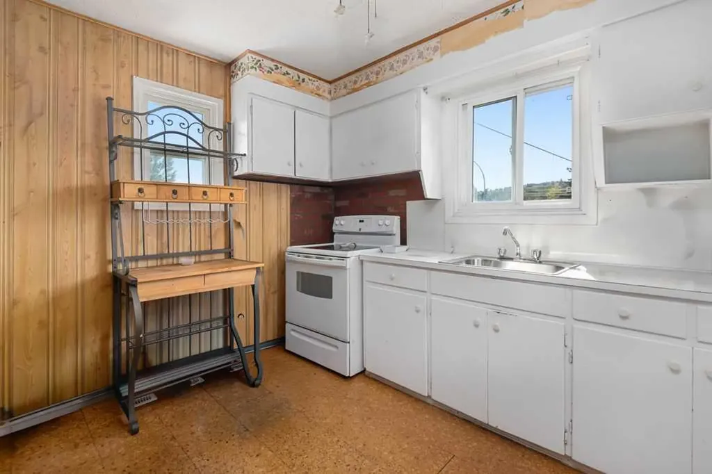 4503 Bowness Road NW Calgary AB T3B 0A9