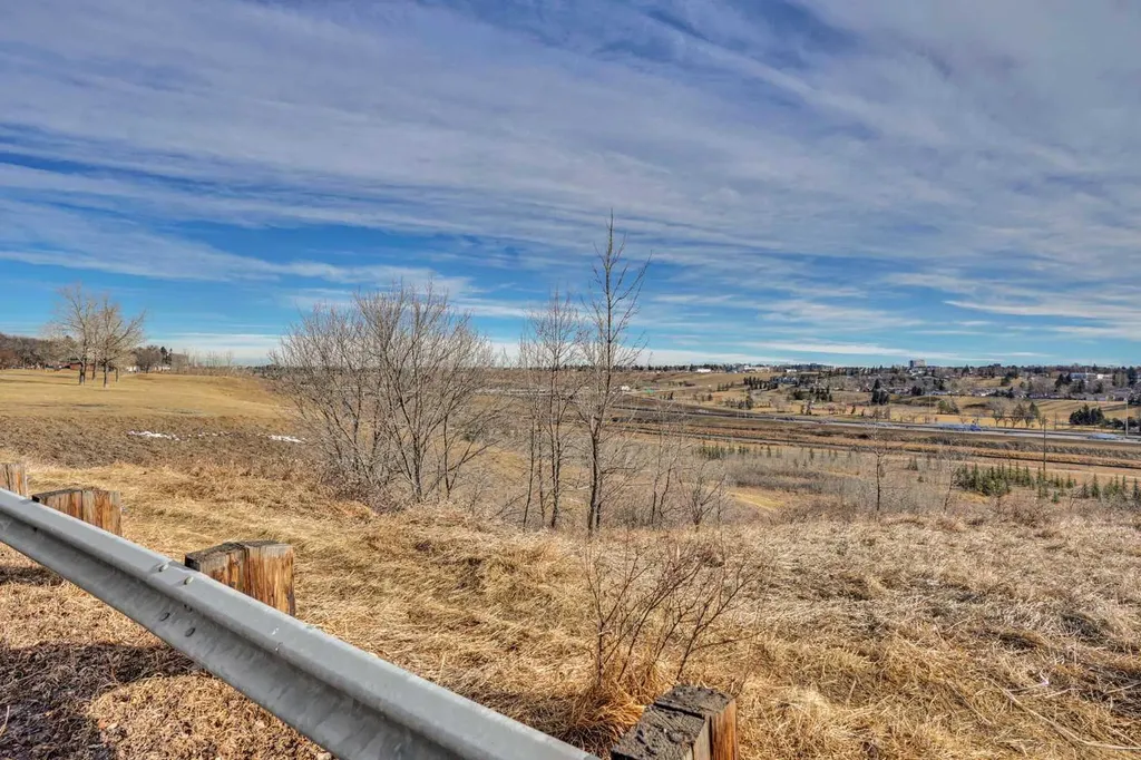 931 Robert Road NE Calgary AB t2e5n1
