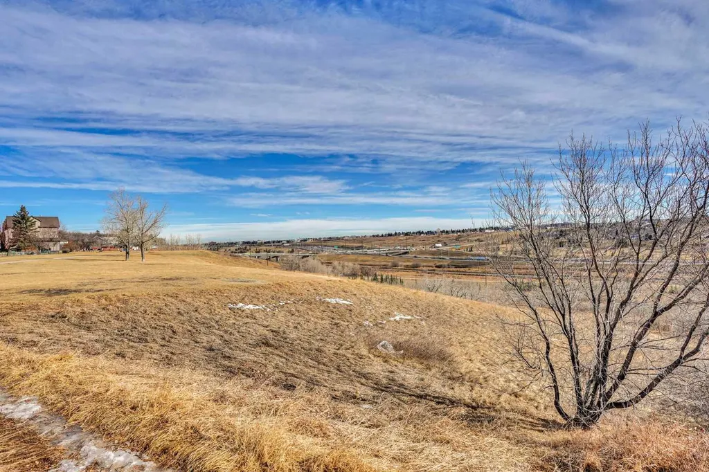 931 Robert Road NE Calgary AB t2e5n1