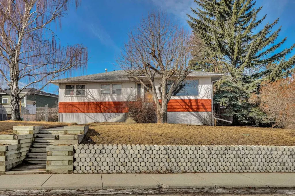 931 Robert Road NE Calgary AB t2e5n1