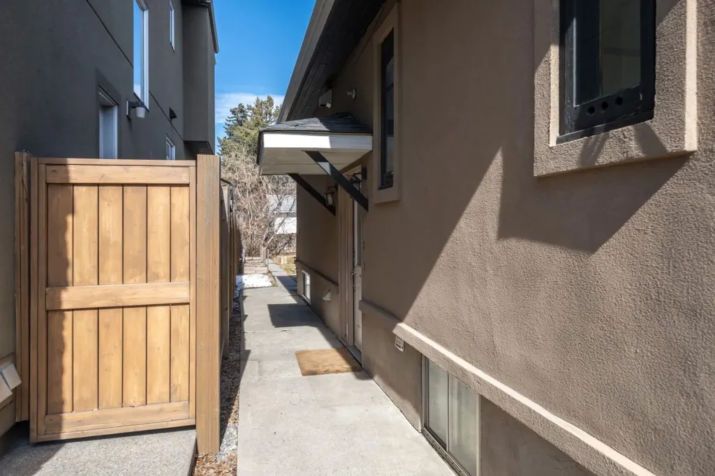 232 21 Avenue NE Calgary AB T2E1S4