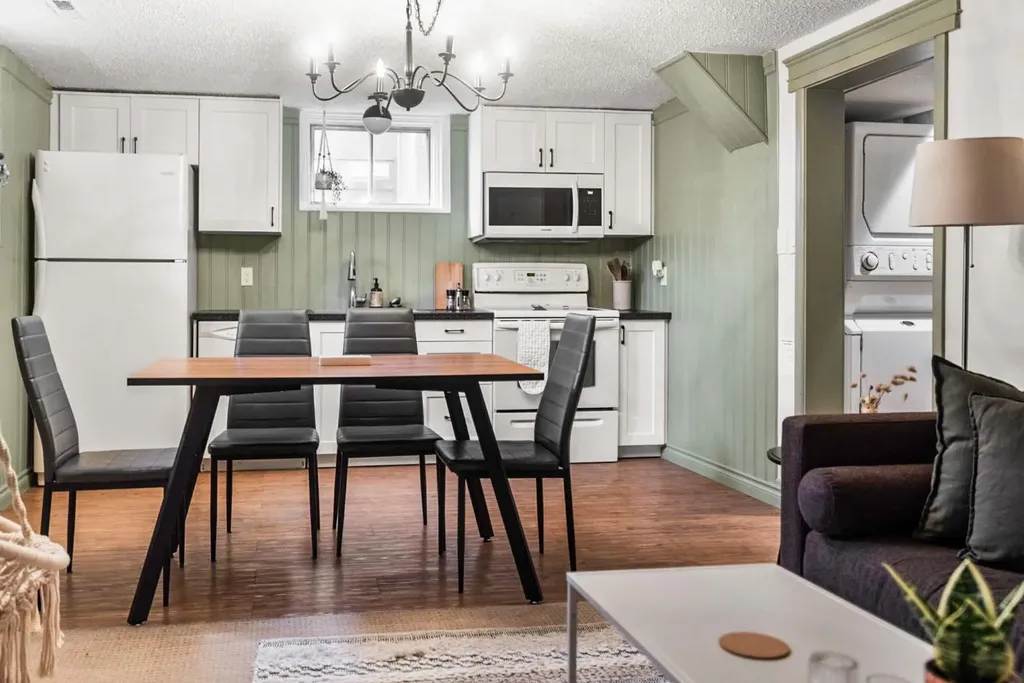 232 21 Avenue NE Calgary AB T2E1S4