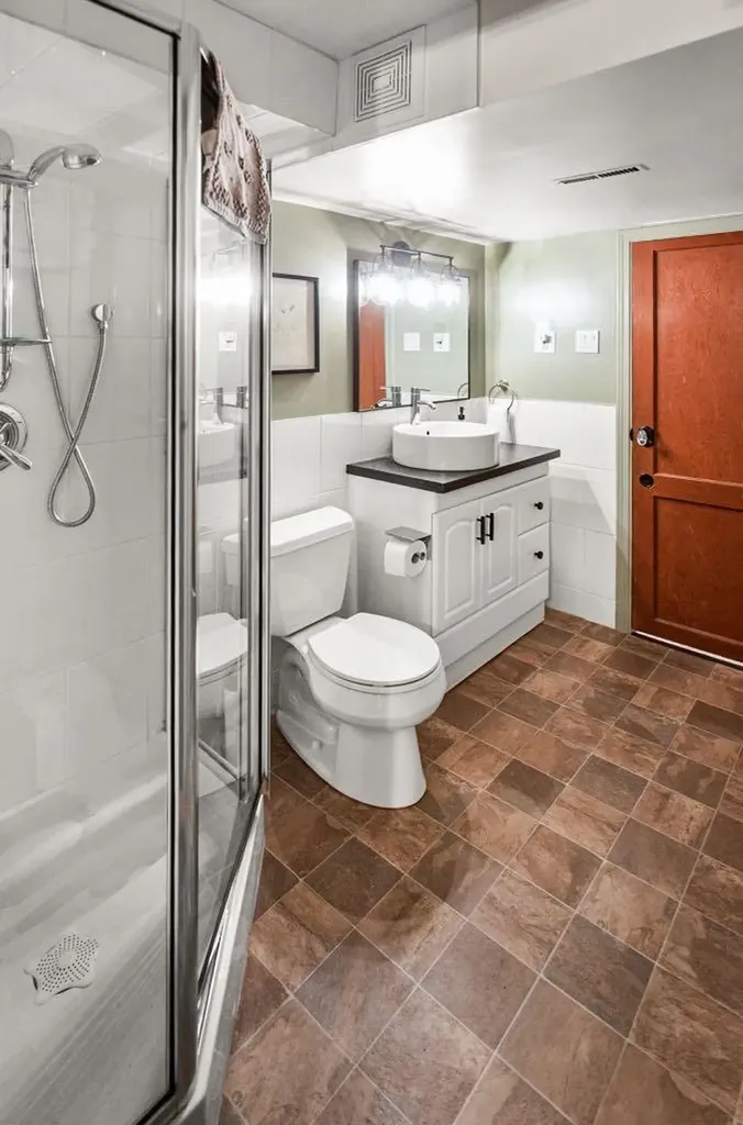 232 21 Avenue NE Calgary AB T2E1S4