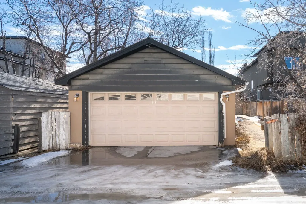 232 21 Avenue NE Calgary AB T2E1S4