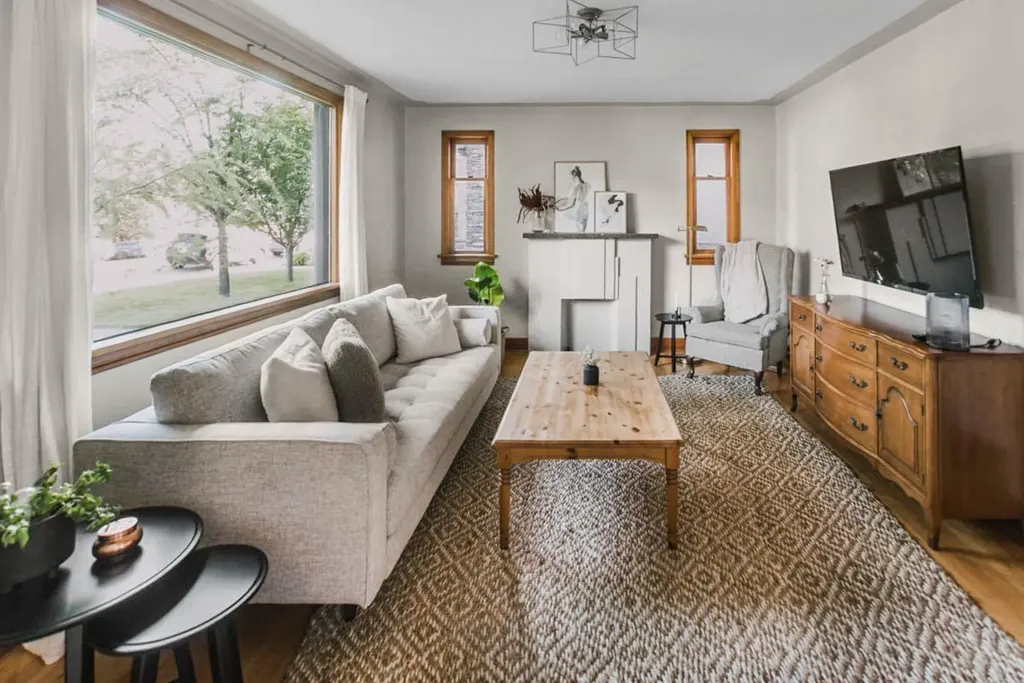 232 21 Avenue NE Calgary AB T2E1S4