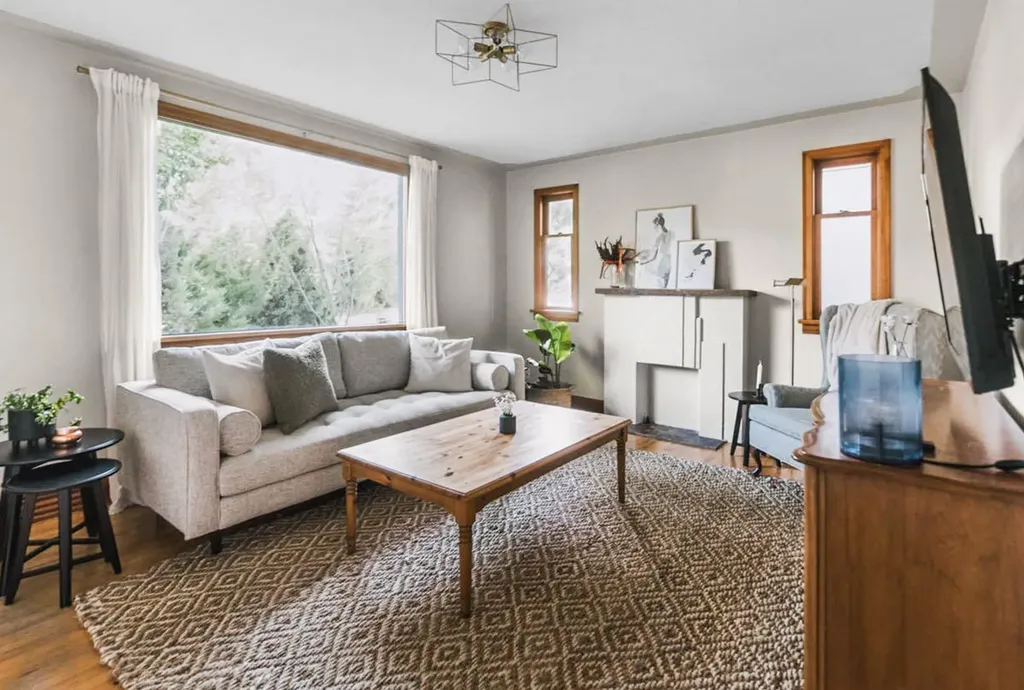 232 21 Avenue NE Calgary AB T2E1S4