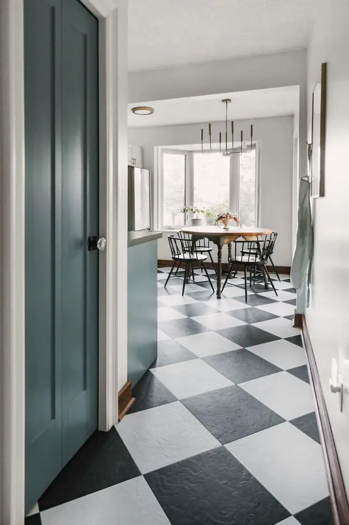 232 21 Avenue NE Calgary AB T2E1S4