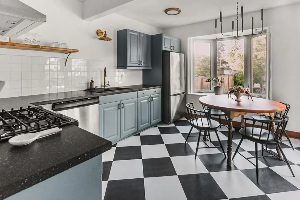 232 21 Avenue NE Calgary AB T2E1S4