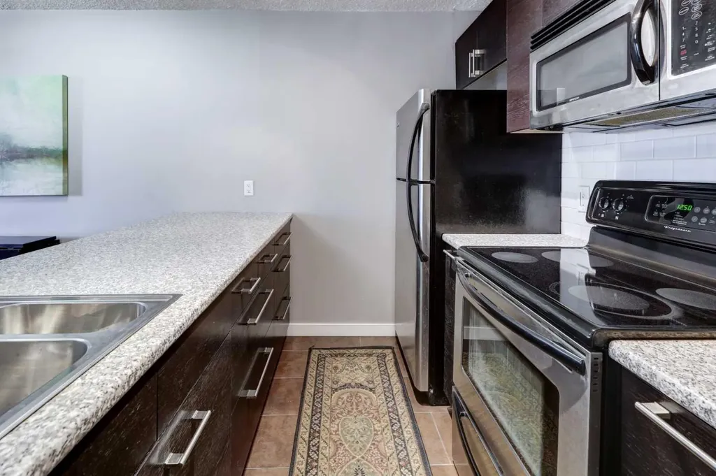 738 3 Avenue SW Calgary AB T2P0G7