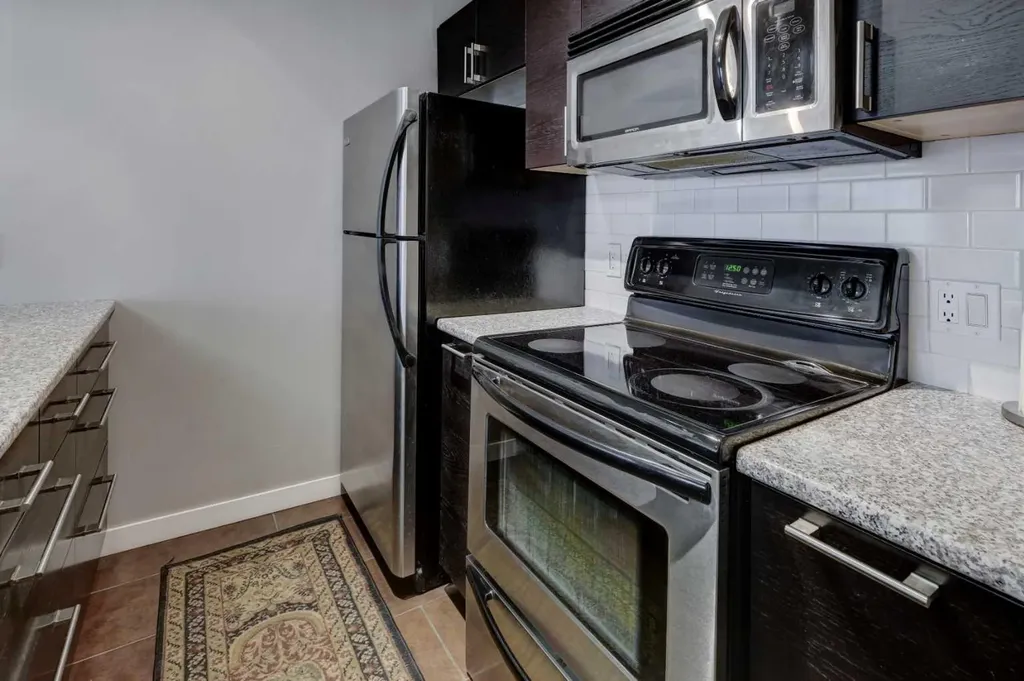 738 3 Avenue SW Calgary AB T2P0G7