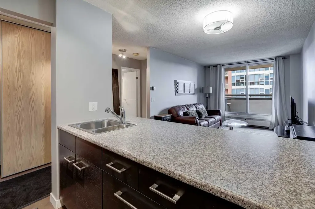 738 3 Avenue SW Calgary AB T2P0G7