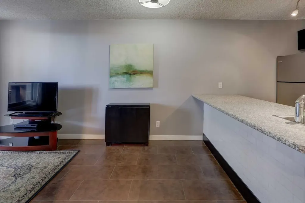 738 3 Avenue SW Calgary AB T2P0G7