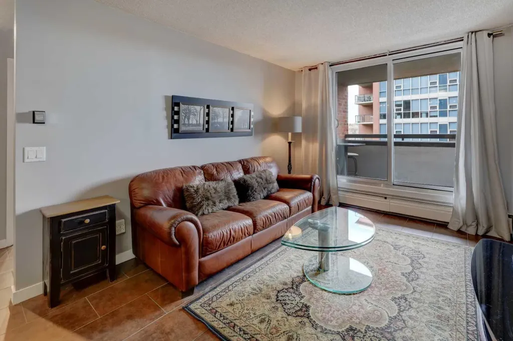738 3 Avenue SW Calgary AB T2P0G7