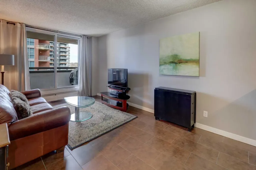 738 3 Avenue SW Calgary AB T2P0G7