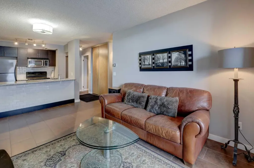 738 3 Avenue SW Calgary AB T2P0G7