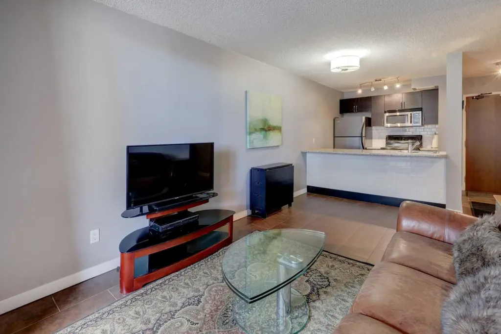 738 3 Avenue SW Calgary AB T2P0G7