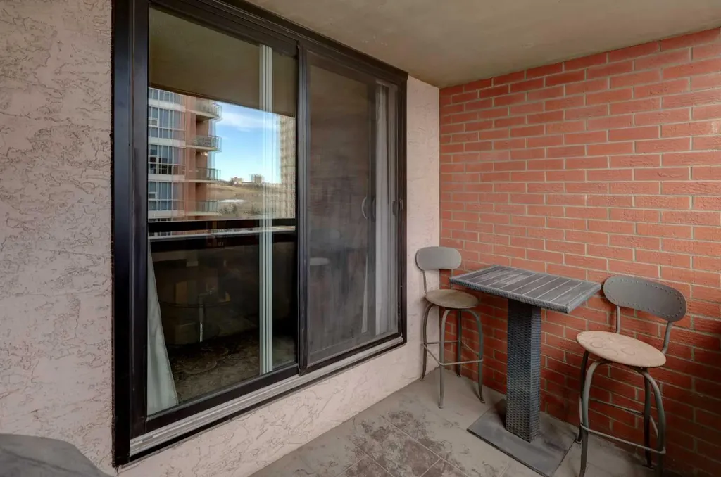 738 3 Avenue SW Calgary AB T2P0G7