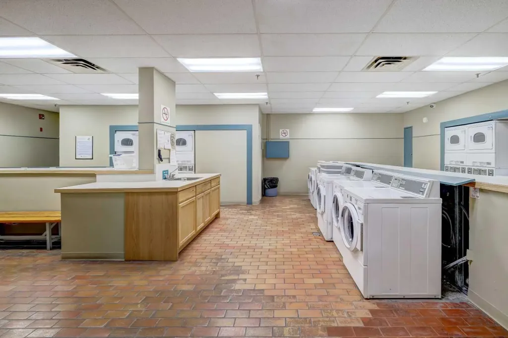 738 3 Avenue SW Calgary AB T2P0G7