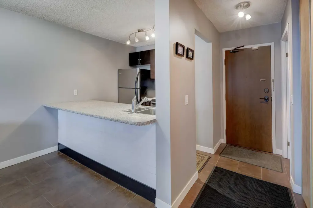 738 3 Avenue SW Calgary AB T2P0G7