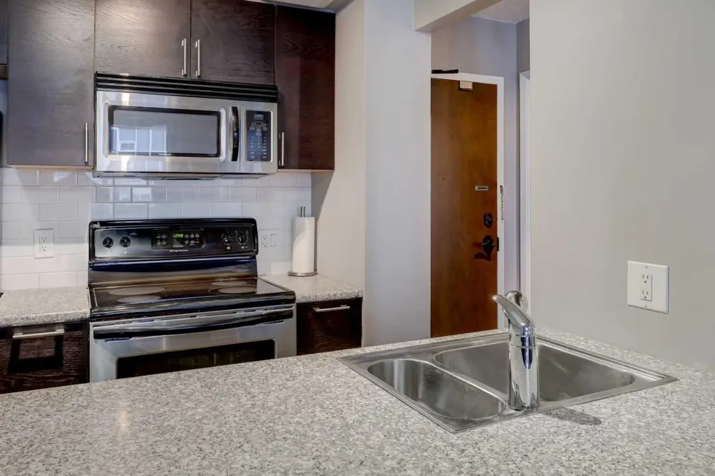 738 3 Avenue SW Calgary AB T2P0G7