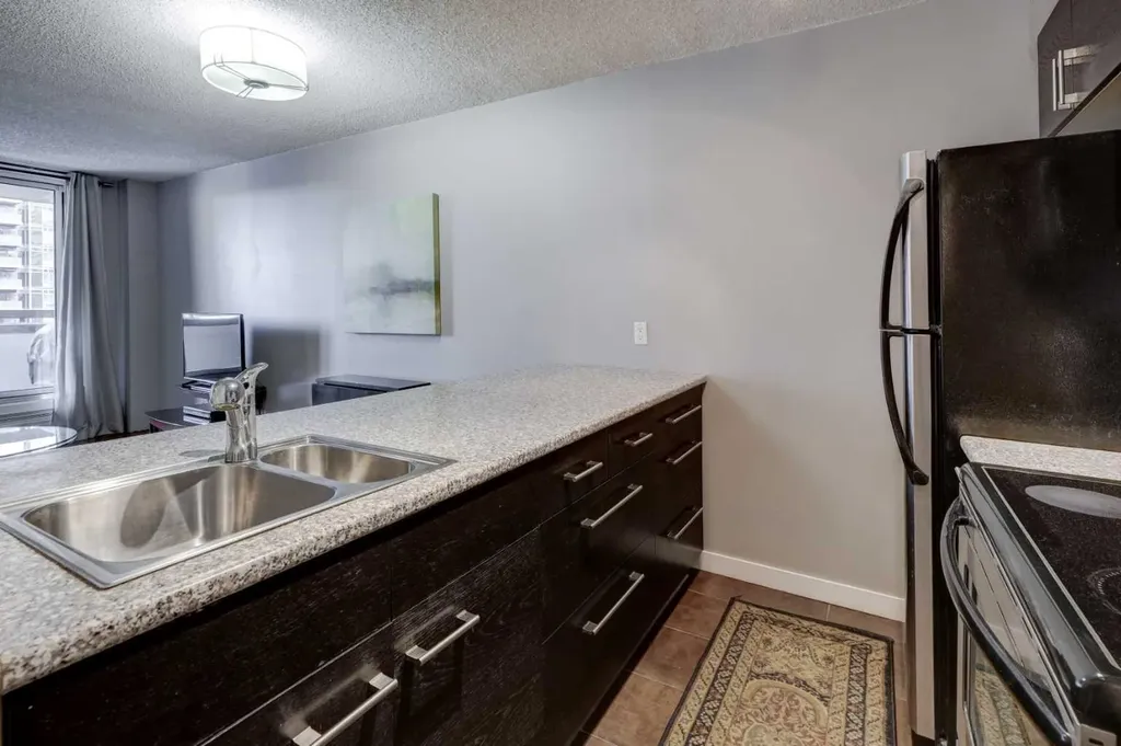 738 3 Avenue SW Calgary AB T2P0G7
