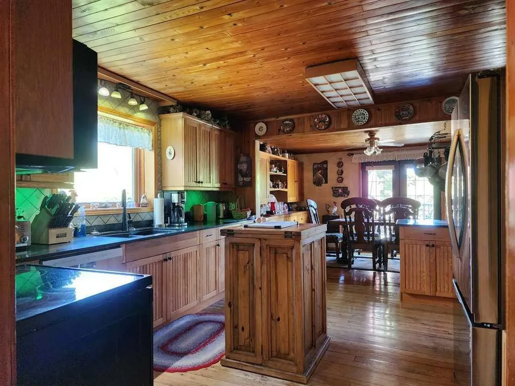 4221 6 Highway Twin Butte AB T0K 1W0