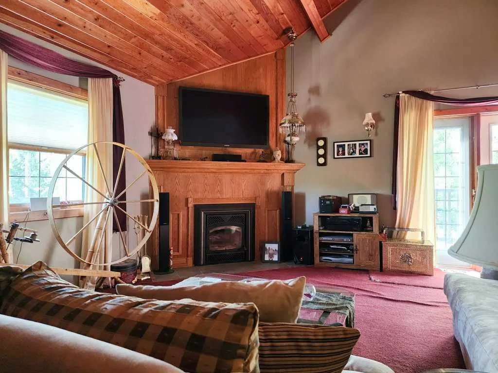 4221 6 Highway Twin Butte AB T0K 1W0