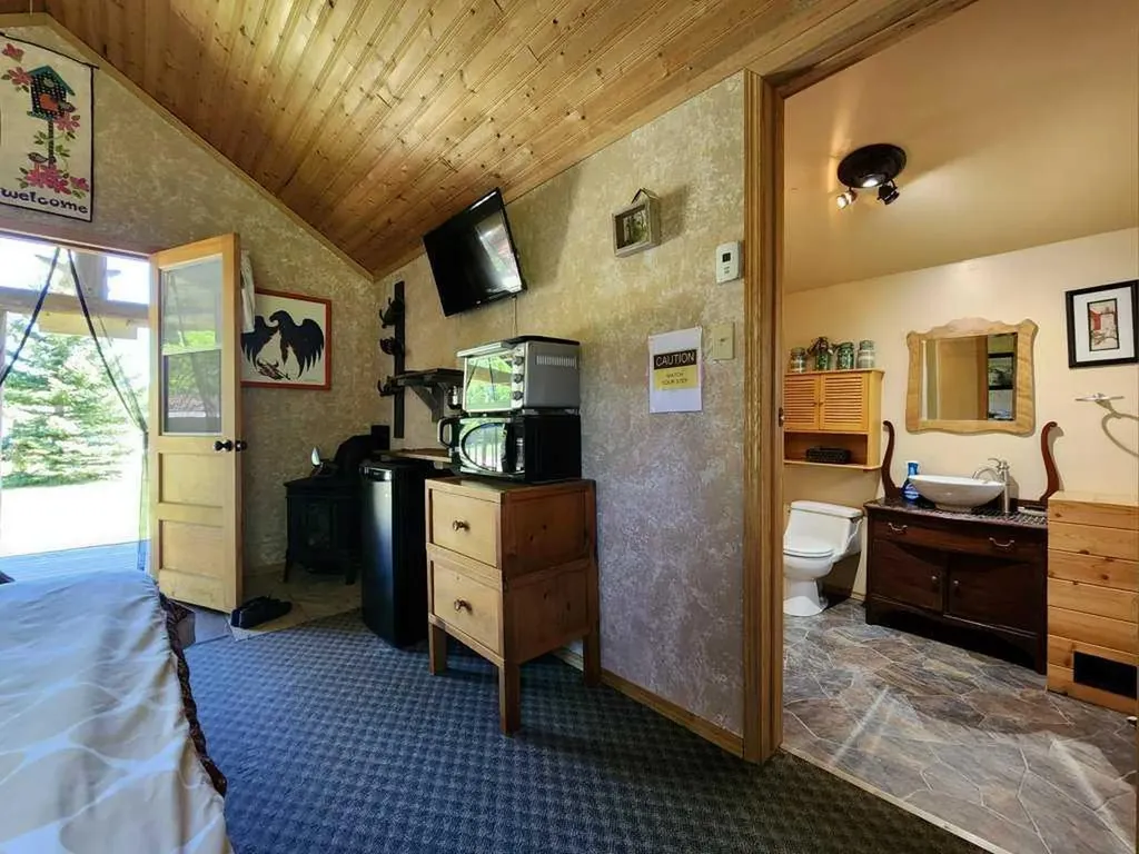 4221 6 Highway Twin Butte AB T0K 1W0